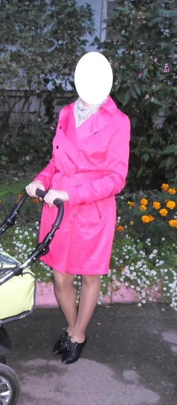 Лот: 7863569. Фото: 1. Яркий женский плащ. Размер 46. Верхняя одежда