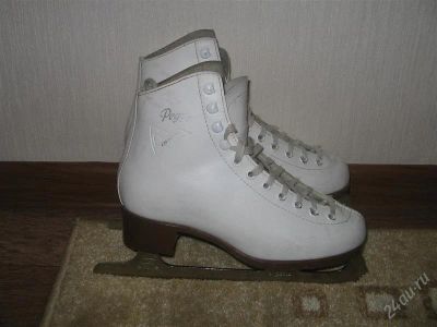 Лот: 2455572. Фото: 1. Коньки жен.(белые) 36 размер. Коньки