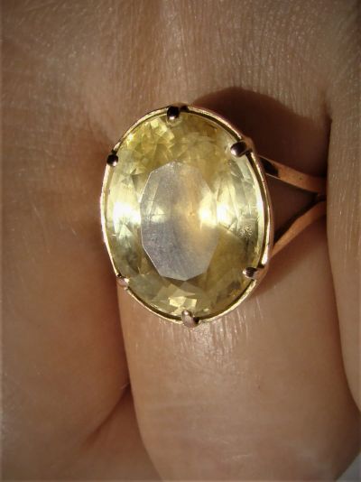 Лот: 19661580. Фото: 1. Золотое кольцо с золотым природным... Кольца, перстни