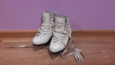 Лот: 11231943. Фото: 1. коньки детские белые р.26. Коньки