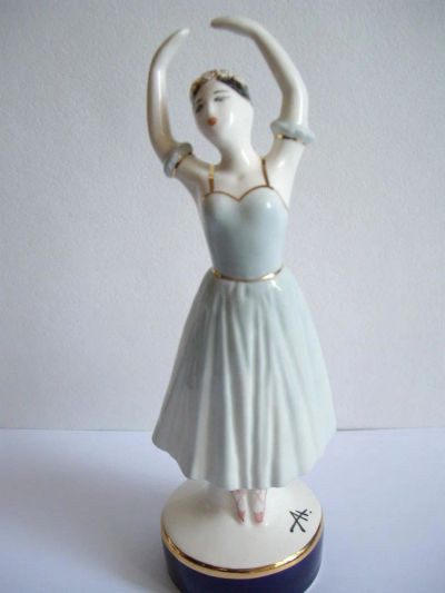 Лот: 10262597. Фото: 1. Балерина,авторская керамика,Вербилки. Скульптуры