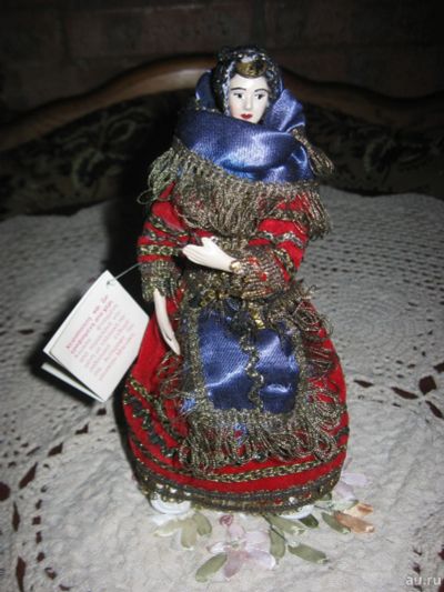 Лот: 14474447. Фото: 1. Винтажная кукла в греческом костюме. Куклы
