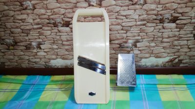 Лот: 25882675. Фото: 1. Тёрка и шинковка одним лотом... Кухонные аксессуары