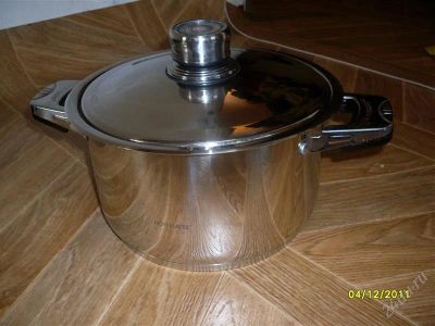 Лот: 1414488. Фото: 1. кастрюля новая 6 л с крышкой. Сковороды и сотейники