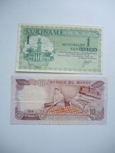 Лот: 21338007. Фото: 1. 2 боны банкноты 1 гульден Суринам... Другое (банкноты)