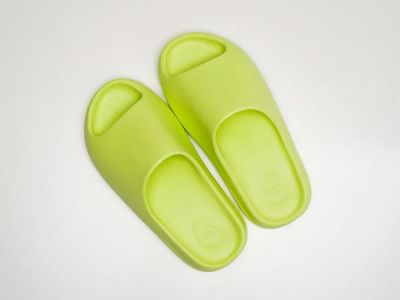 Лот: 20007160. Фото: 1. Сланцы Adidas Yeezy slide (29092... Кеды, кроссовки, слипоны