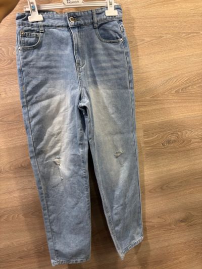 Лот: 25899693. Фото: 1. Джинсы на девочку 146см. Брюки, шорты, джинсы