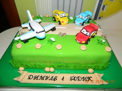 Лот: 4809058. Фото: 1. Торт с самолётом и машинами. Торты, пирожные