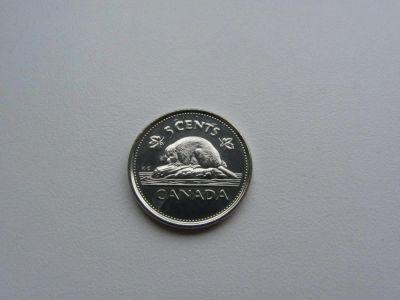 Лот: 4400272. Фото: 1. Канада 5 центов 2002 50 лет правления... Америка