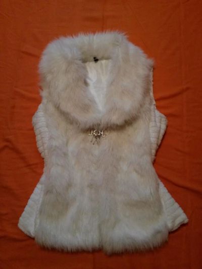 Лот: 6472952. Фото: 1. Меховая желетка. Верхняя одежда