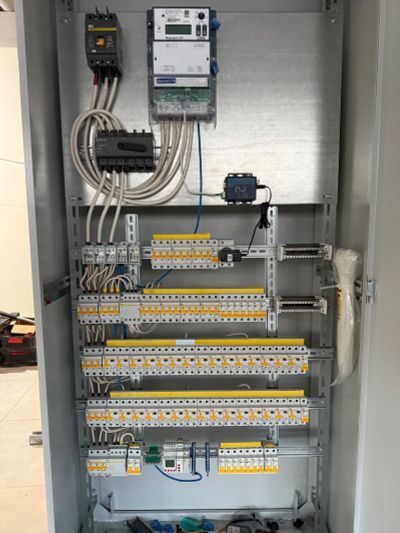 Лот: 25888611. Фото: 1. Электрик. Услуги электрика