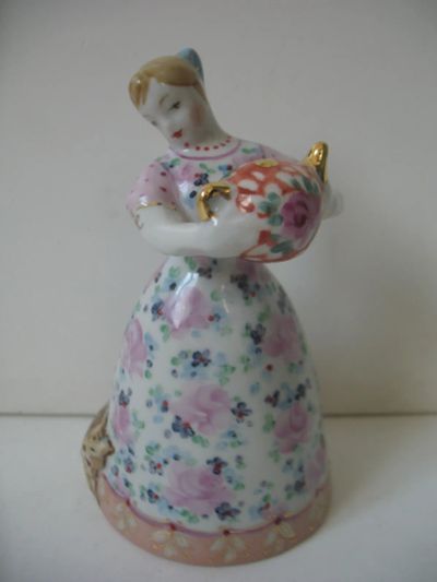 Лот: 19547861. Фото: 1. Девушка с чайником Девочка Кот... Фарфор, керамика