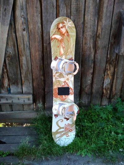 Лот: 15080573. Фото: 1. Сноуборд женский 144 см. Сноуборды