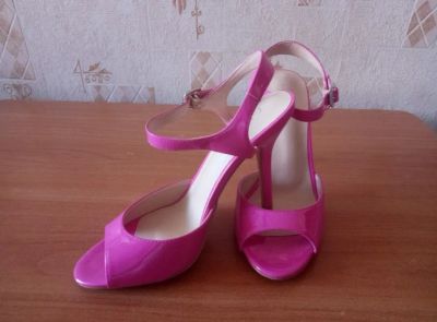 Лот: 25857145. Фото: 1. Босоножки женские лакированные. Босоножки