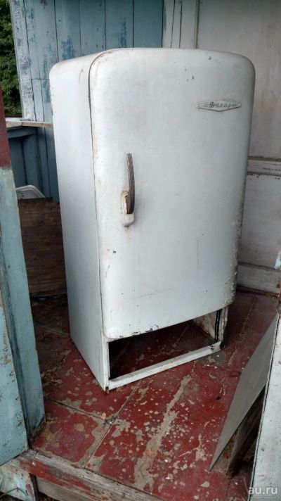 Лот: 14972493. Фото: 1. Ретро холодильник "Днепр", СССР. Предметы интерьера и быта