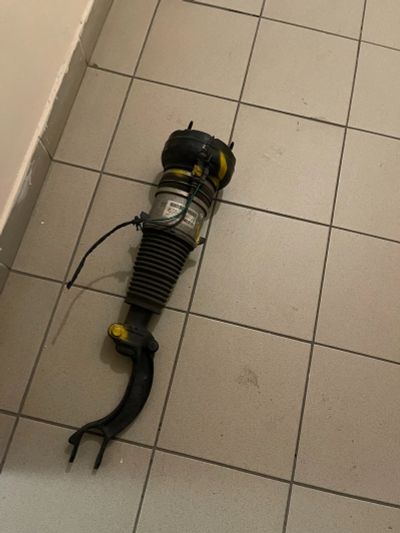 Лот: 25888335. Фото: 1. Амортизатор передний Audi A8 D4... Ходовая, подвеска, рулевое управление