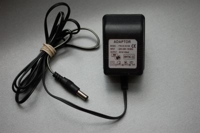 Лот: 3461989. Фото: 1. Зарядное для фонарика (блок-питания... Зарядные устройства, блоки питания для бытовой техники