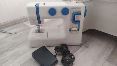 Лот: 18043707. Фото: 1. Швейная машинка. Швейная, вязальная