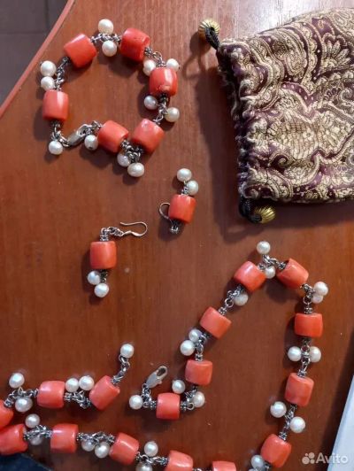 Лот: 25850100. Фото: 1. Комплект из натурального коралла... Комплекты изделий