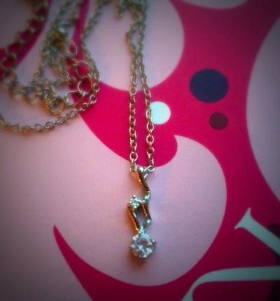 Лот: 4833034. Фото: 1. Подвеска с двумя кристаллами Mary... Кулоны, подвески