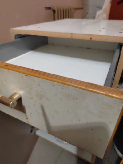 Лот: 25928191. Фото: 1. Тумбочка кухонная koryna бесплатно. Другое (кухонная мебель)