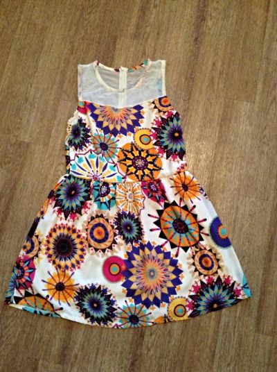 Лот: 4853743. Фото: 1. Шифоновое платье с ярким рисунком. Платья