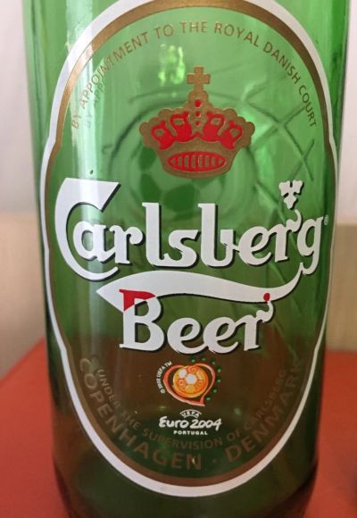 Лот: 16760371. Фото: 1. Бутылки пивные Carlsberg с ЧЕ... Остальная сувенирная продукция