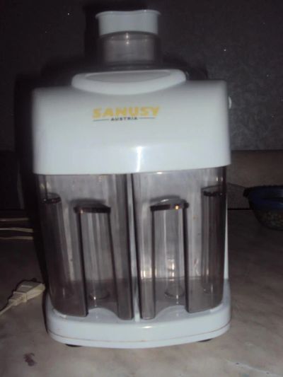 Лот: 5314979. Фото: 1. Соковыжималка. Кухонная