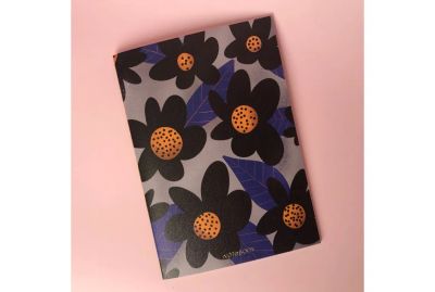 Лот: 22596140. Фото: 1. Тетрадь в клетку Black flowers... Тетради, альбомы