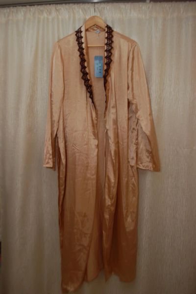 Лот: 7756771. Фото: 1. Халат шелковый. Другое (женская одежда)