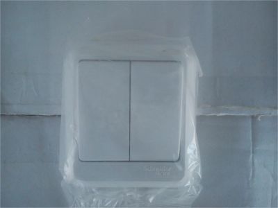 Лот: 8176964. Фото: 1. Выключатель накладной 2-х кл. Электроустановочные изделия