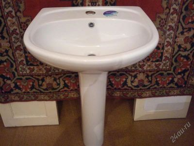 Лот: 2503081. Фото: 1. умывальник с пьедесталом 800 р... Раковины, умывальники