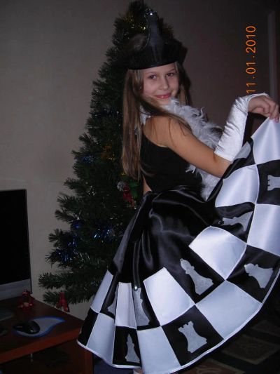 Лот: 3436157. Фото: 1. Новогодний костюм Шахматная королева... Детские карнавальные, праздничные костюмы