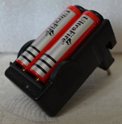 Лот: 3028822. Фото: 1. Зарядное устройство для 18650... Фонарики