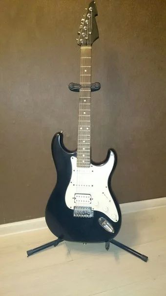 Лот: 7062462. Фото: 1. Электрогитара (+чехол+подставка... Гитары