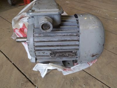 Лот: 19029972. Фото: 1. Два асинхронных электродвигателя... Электродвигатели