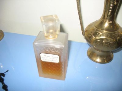 Лот: 7618962. Фото: 1. Парфюмная вода Мисс Диор. Женская парфюмерия