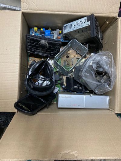 Лот: 25896393. Фото: 1. Коробка с элекриникой. Другое (радиодетали  (электронные компоненты))