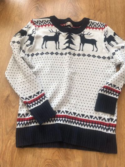 Лот: 13939702. Фото: 1. Свитер с оленями. Свитеры, толстовки, худи