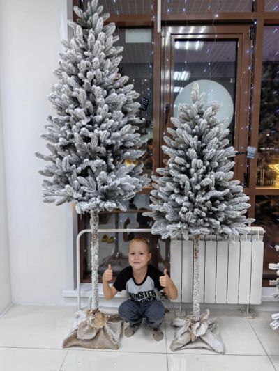 Лот: 25886741. Фото: 1. Ёлка литая искусственная на ножке. Ёлки новогодние