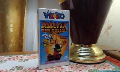 Лот: 20891245. Фото: 1. Видеокассета Asterix der Gallier-die... Видеозаписи, фильмы