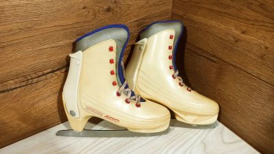 Лот: 19921747. Фото: 1. Коньки фигурные Munari 600 (1723... Коньки