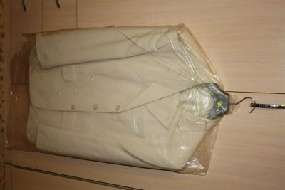 Лот: 2997357. Фото: 1. Мужской костюм,бежевого цвета. Костюмы классические, деловые