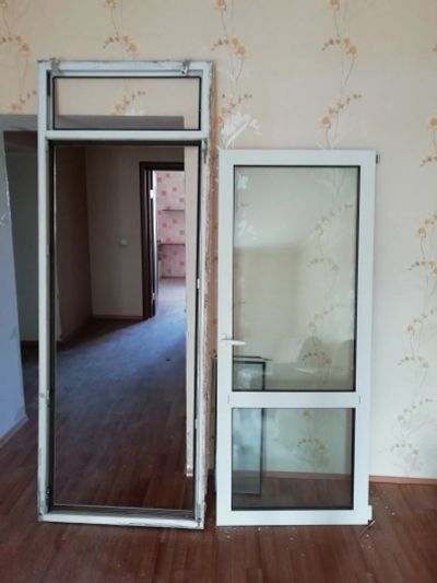 Лот: 17455739. Фото: 1. Дверь пластиковая балконная... Окна, балконы