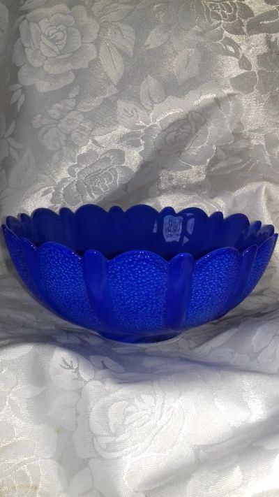 Лот: 25882277. Фото: 1. Ваза, стекло синее с рисунком... Вазы