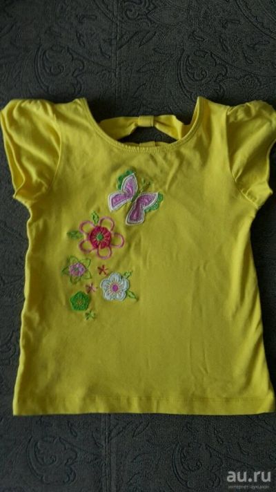 Лот: 10021321. Фото: 1. Футболка желтая с бабочками. Футболки, поло, топы, лонгсливы