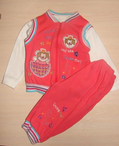 Лот: 7039383. Фото: 1. Костюм - тройка. На девочку. Размер... Костюмы, пиджаки, комбинезоны