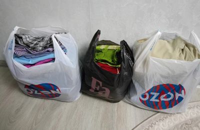 Лот: 25884532. Фото: 1. Пакет вещей мужских и женских. Брюки, джинсы, шорты