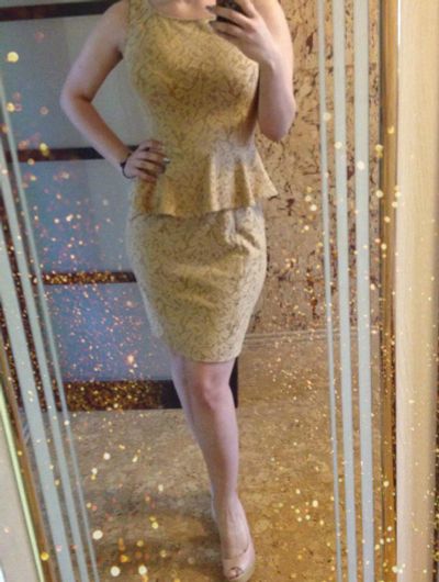 Лот: 6642384. Фото: 1. Золотое платье с баской "Zarina... Платья