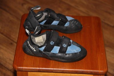 Лот: 4916269. Фото: 1. Продам скальники Evolv. Альпинизм и скалолазание